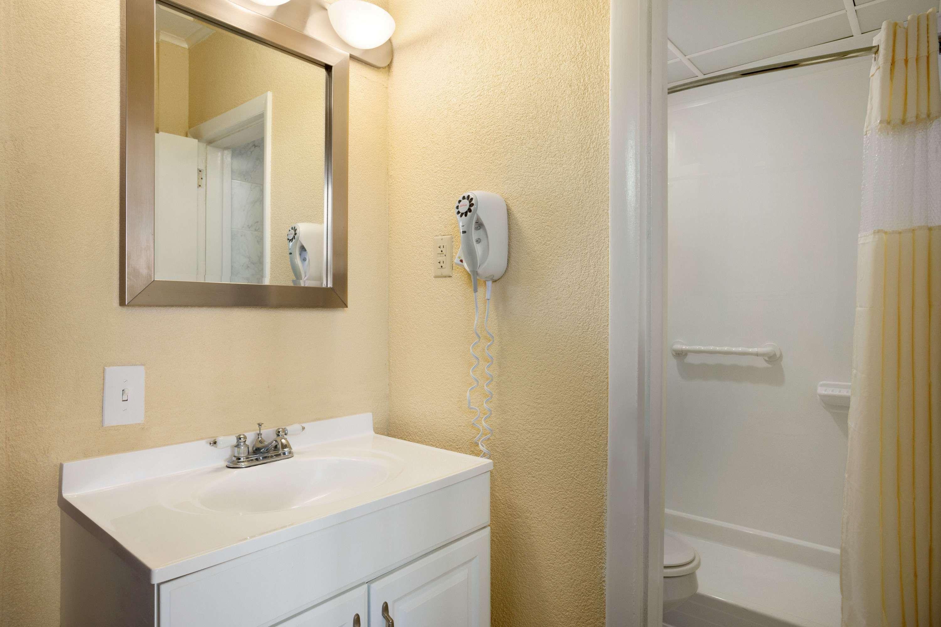 Howard Johnson By Wyndham Ocean City Oceanfront Bagian luar foto