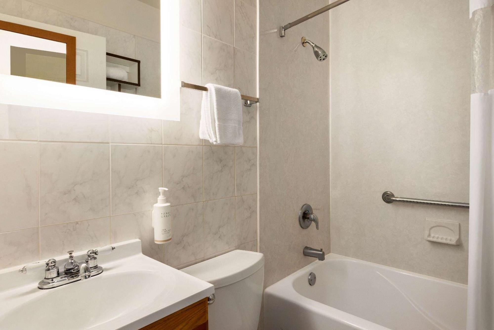 Howard Johnson By Wyndham Ocean City Oceanfront Bagian luar foto