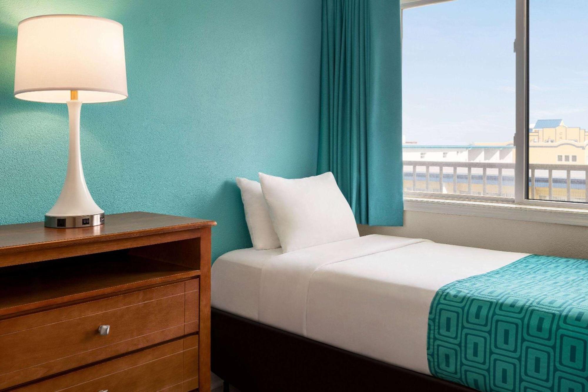 Howard Johnson By Wyndham Ocean City Oceanfront Bagian luar foto