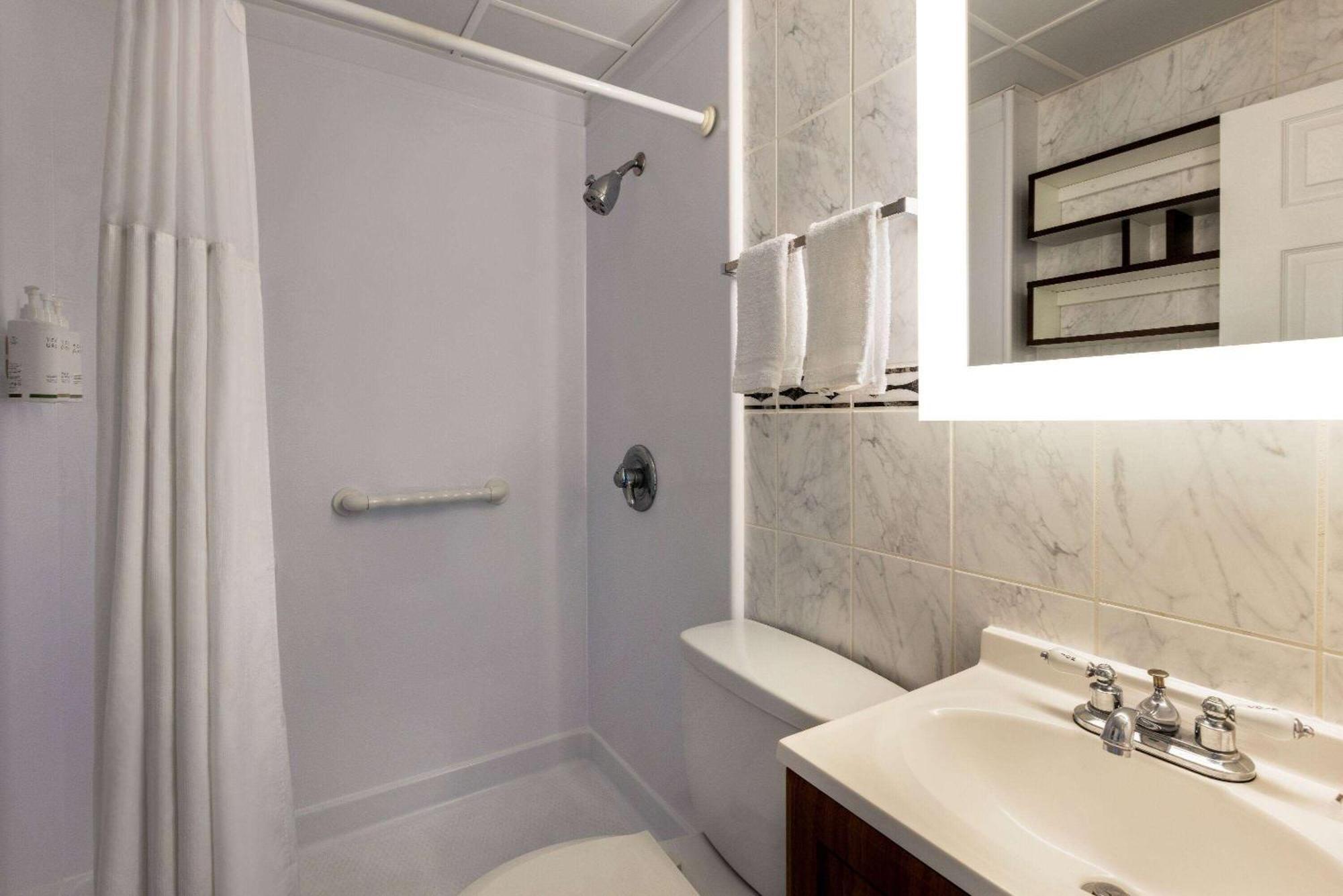 Howard Johnson By Wyndham Ocean City Oceanfront Bagian luar foto