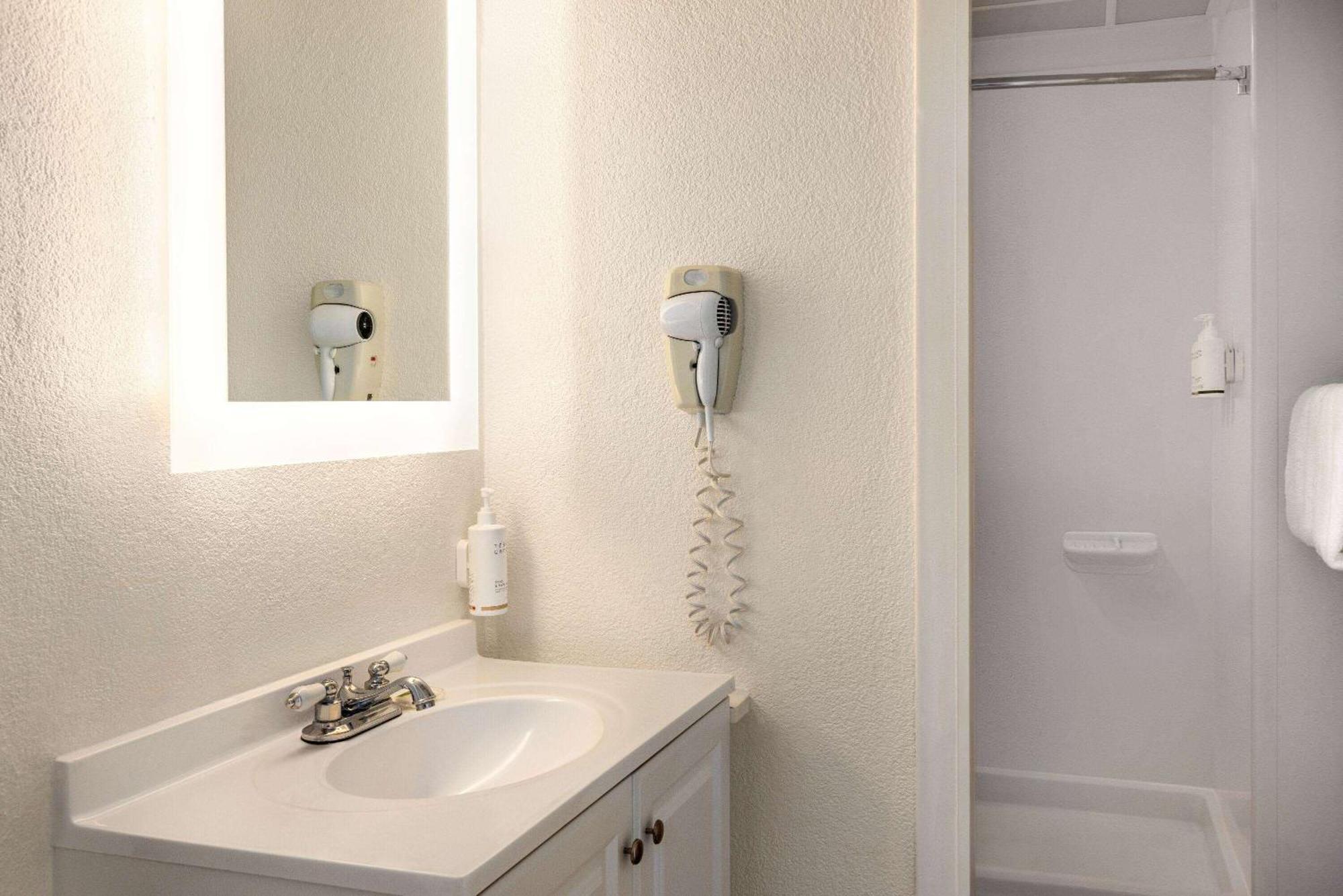 Howard Johnson By Wyndham Ocean City Oceanfront Bagian luar foto