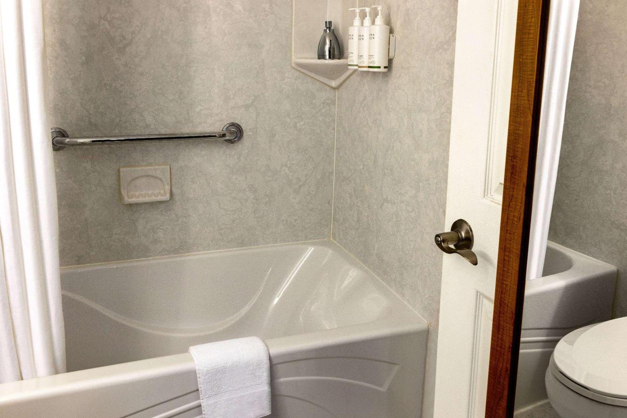 Howard Johnson By Wyndham Ocean City Oceanfront Bagian luar foto