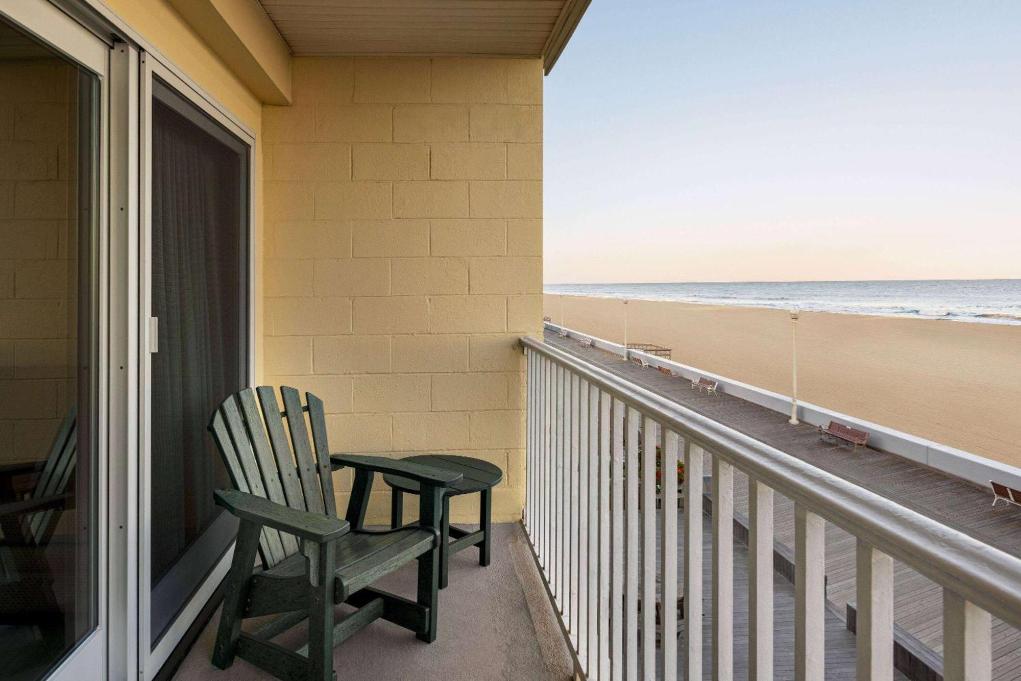 Howard Johnson By Wyndham Ocean City Oceanfront Bagian luar foto